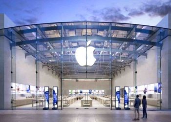 अॅपल आयफोन्सची विक्री घटतेय…!