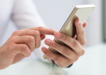 भारतीयांनी २०१९ मध्ये दररोज सरासरी ३.५ तास स्मार्टफोनचा वापर केला!